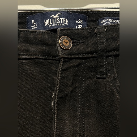 Skinny ripped jeans. - Picture 3 of 6